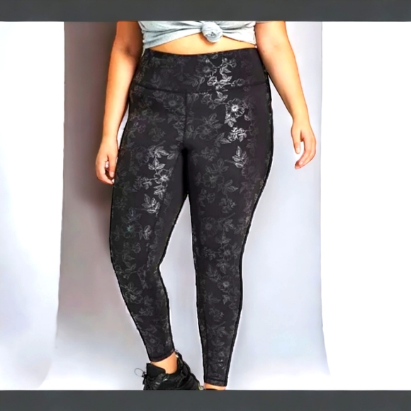 INC COMPRESSION LEGGINGS - Picture 2 of 4